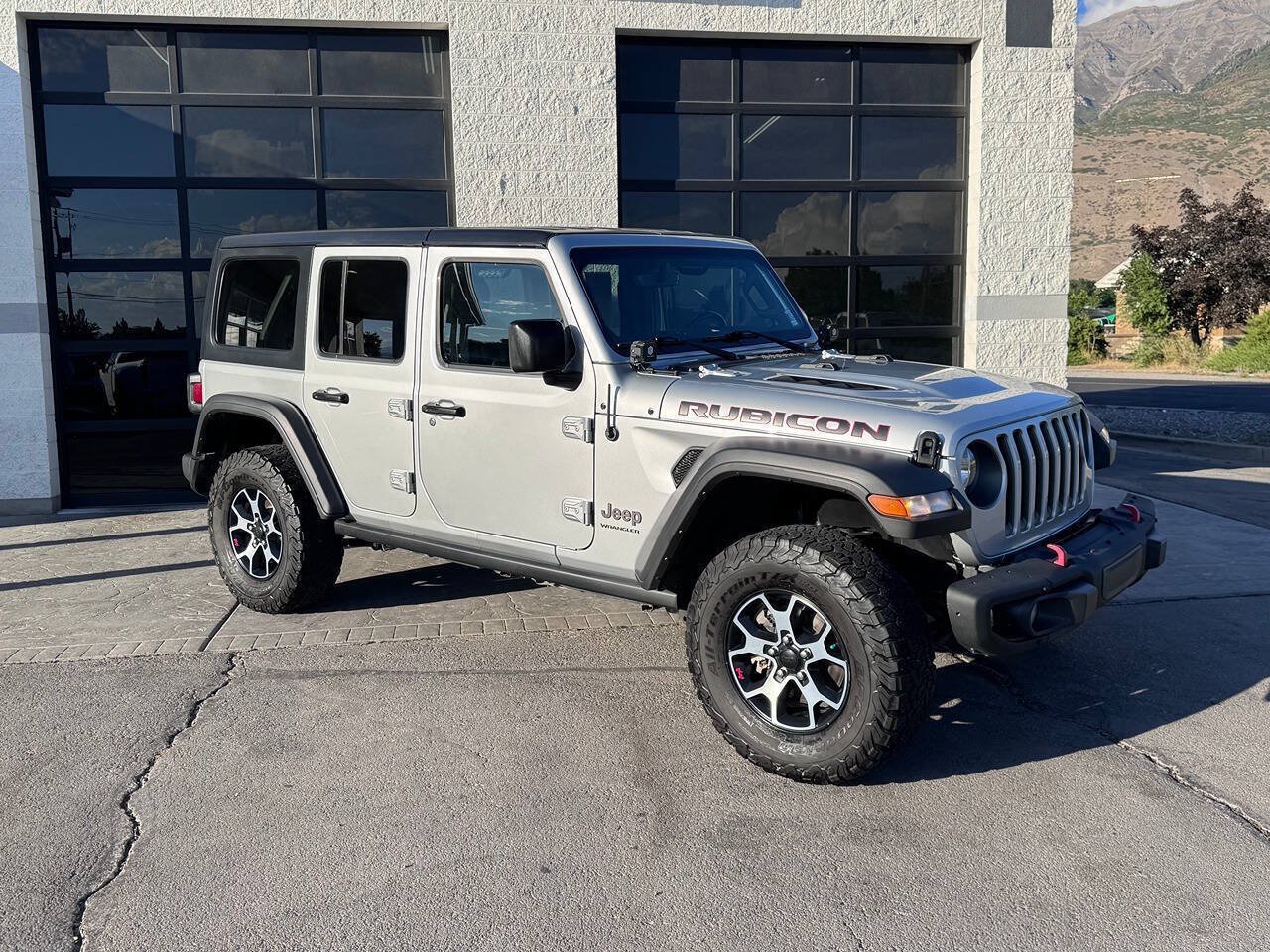 Used 2023 Jeep Wrangler Unlimited Rubicon w/ Cold Weather Group AWD/4WD image 3