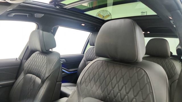 Used 2024 BMW X7 xDrive40i w/ Executive Package image 37