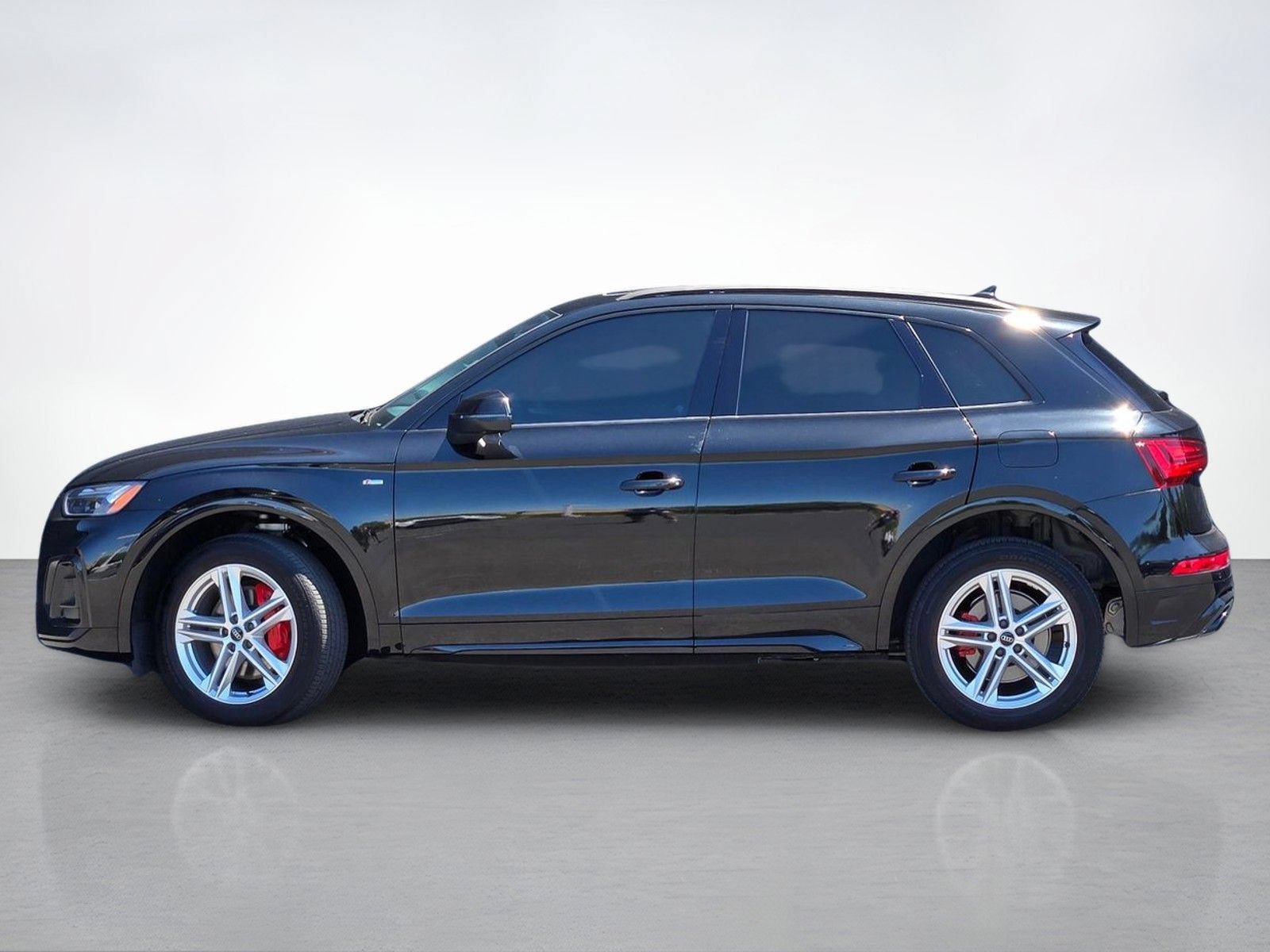 Used 2023 Audi Q5 e Premium w/ Convenience Package AWD/4WD image 4