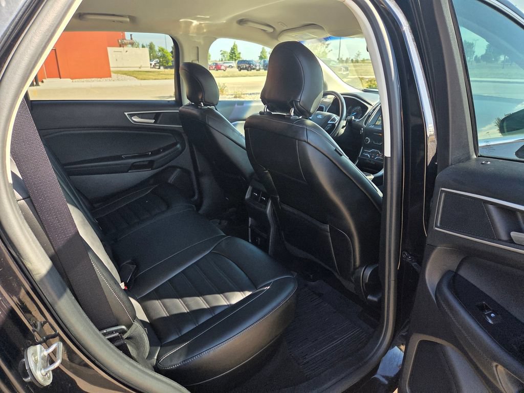 Used 2019 Ford Edge SEL w/ Cold Weather Package AWD/4WD image 36