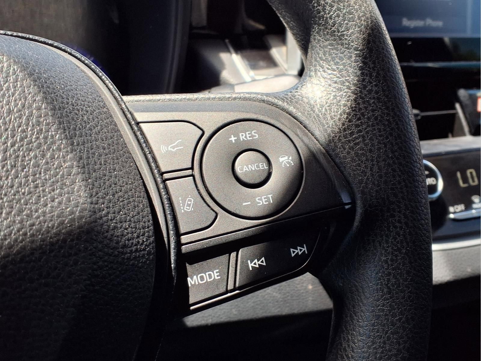 Used 2020 Toyota Corolla LE image 22