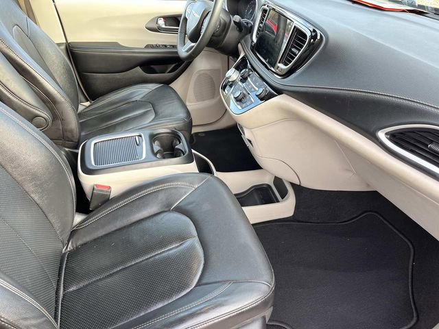Used 2022 Chrysler Pacifica Touring-L image 22