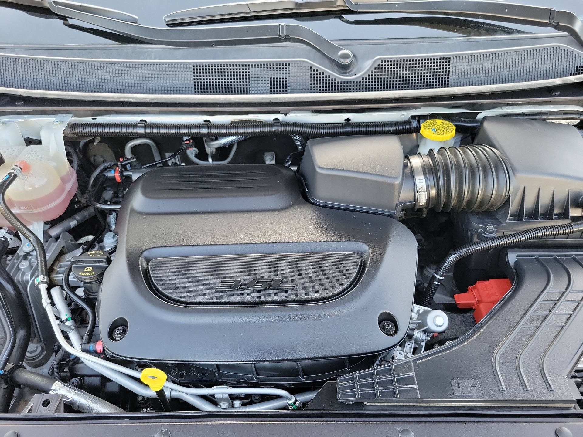 Certified 2025 Chrysler Pacifica Select FWD image 26