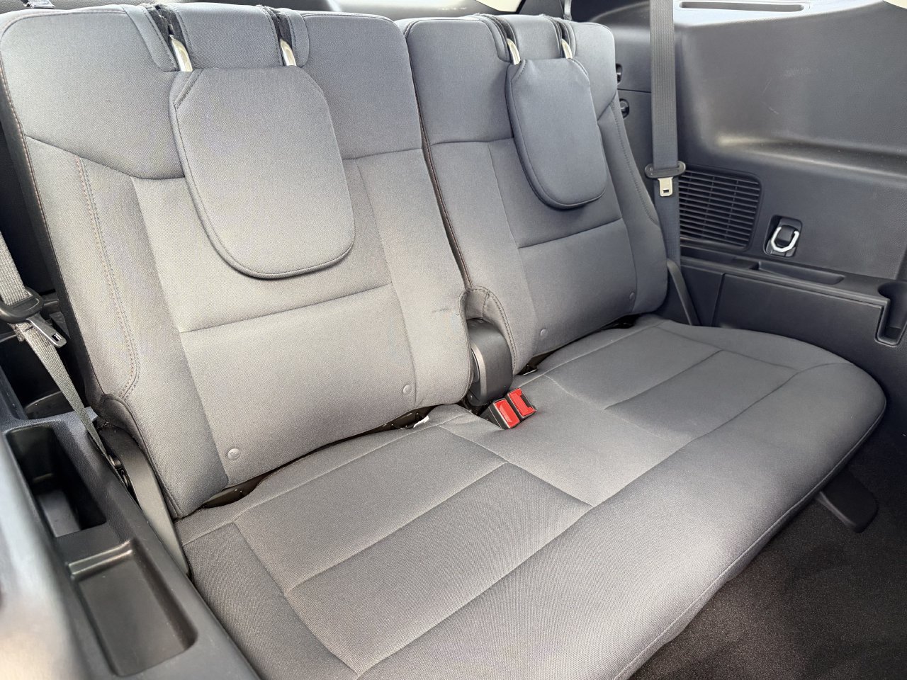 Used 2025 Ford Explorer Active RWD image 28