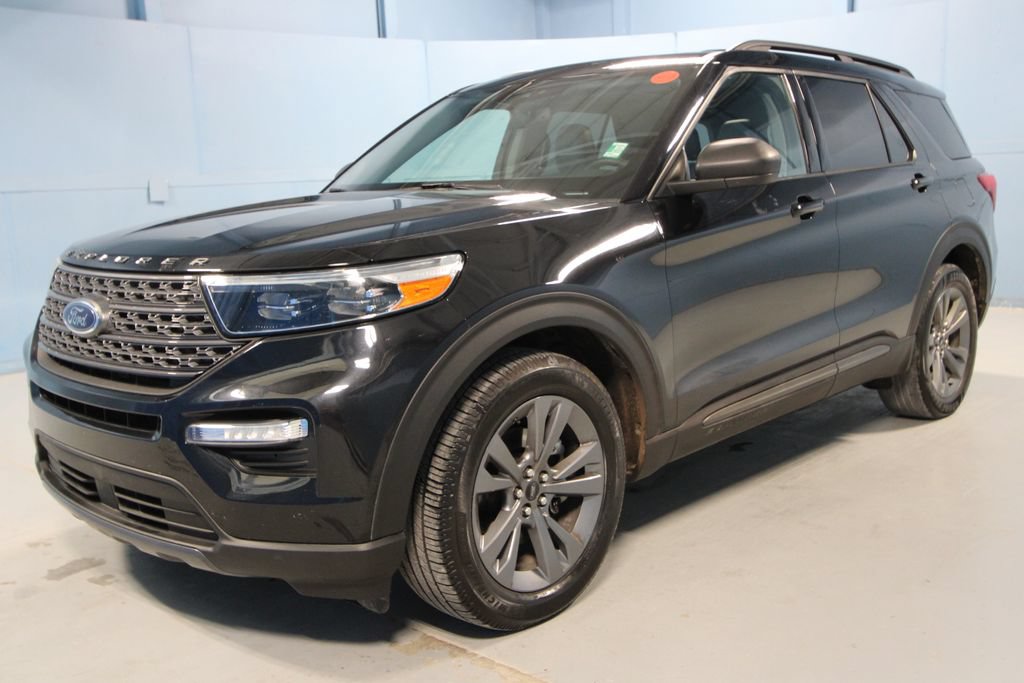 Used 2021 Ford Explorer XLT w/ Equipment Group 202A AWD/4WD image 32