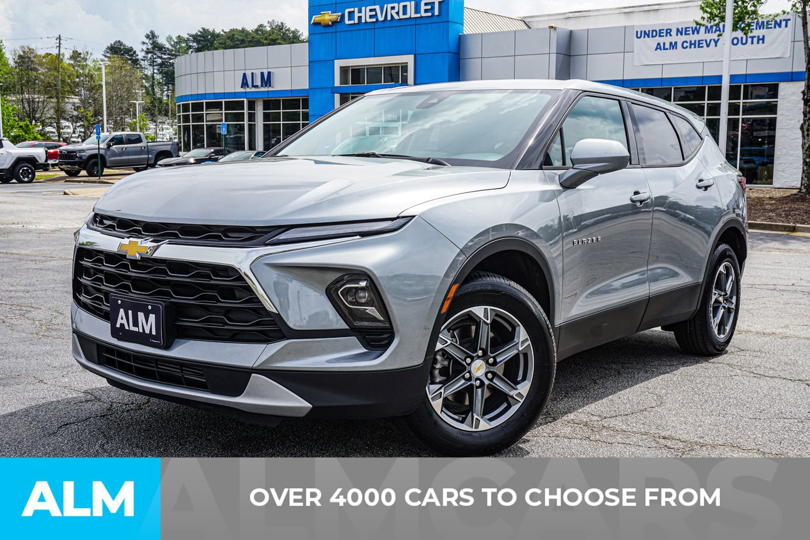 Used 2025 Chevrolet Blazer LT image 3