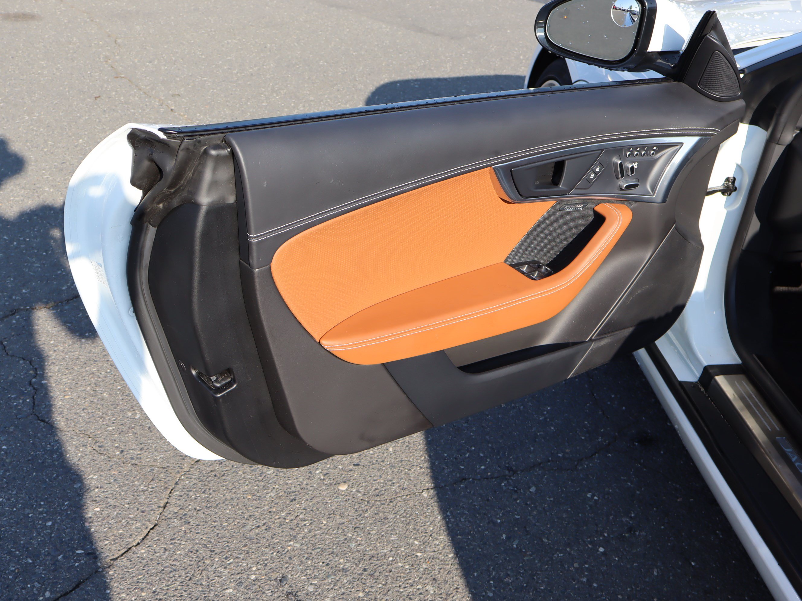 Used 2022 Jaguar F-TYPE Convertible RWD image 15