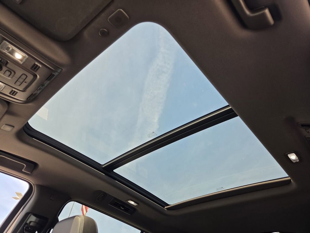 Used 2021 GMC Yukon XL Denali w/ Denali Premium Package image 19