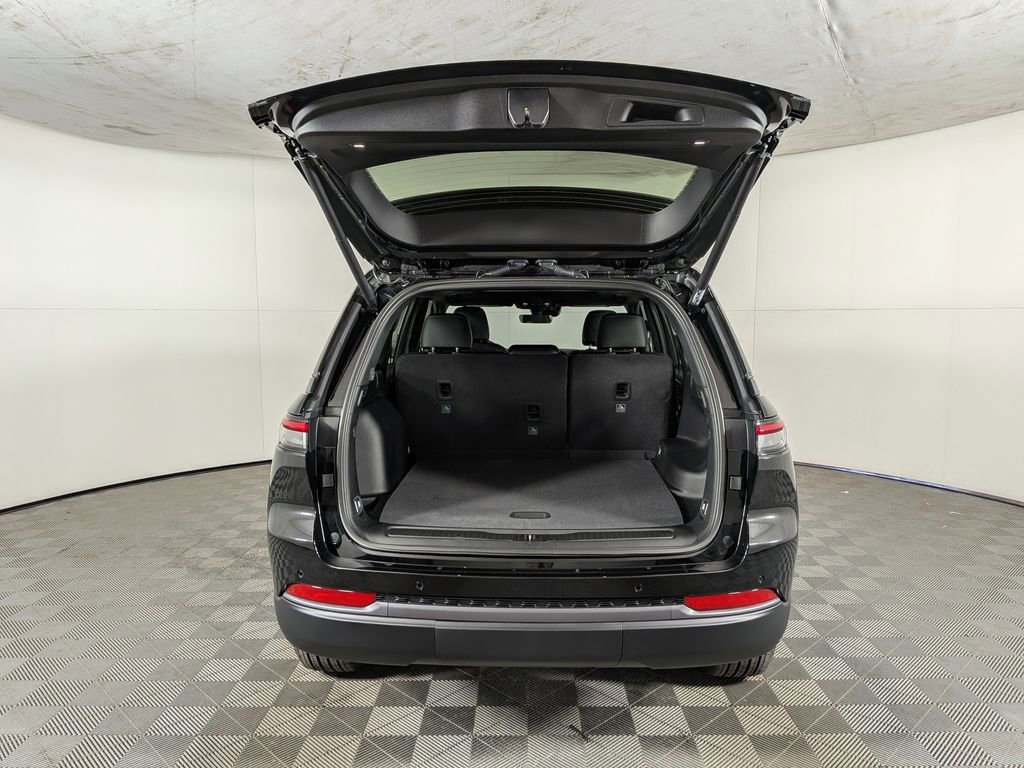 New 2026 Jeep Grand Cherokee Altitude AWD/4WD image 9