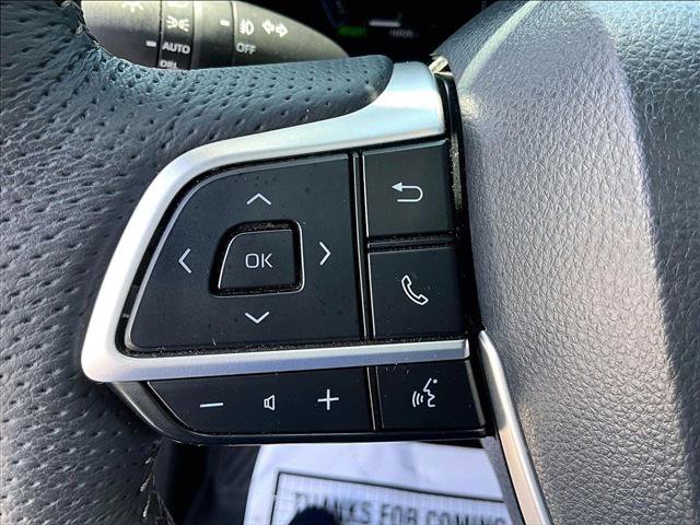 Used 2025 Toyota Sienna Platinum AWD/4WD image 17