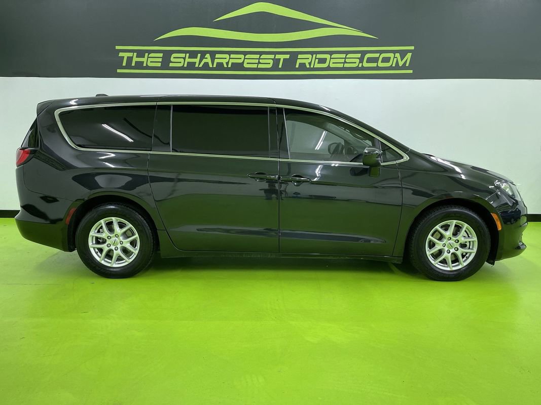 Used 2022 Chrysler Voyager LX image 11