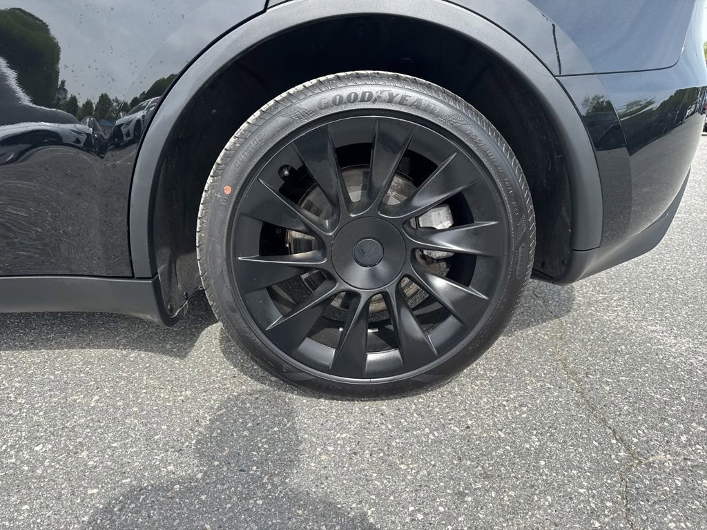 Used 2023 Tesla Model Y Long Range image 32