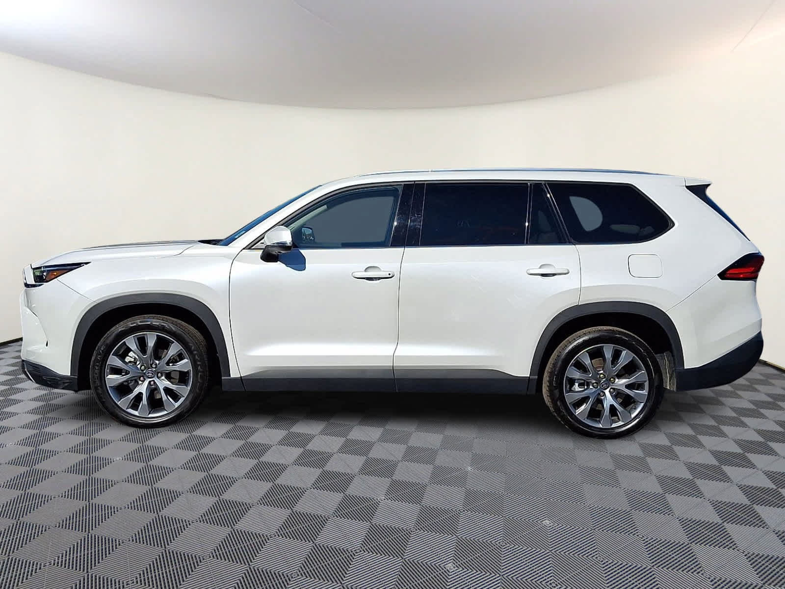Used 2024 Toyota Grand Highlander AWD image 9