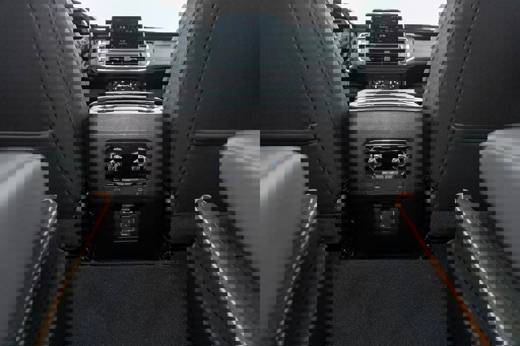 Used 2024 GMC Yukon AT4 w/ AT4 Premium Package image 39