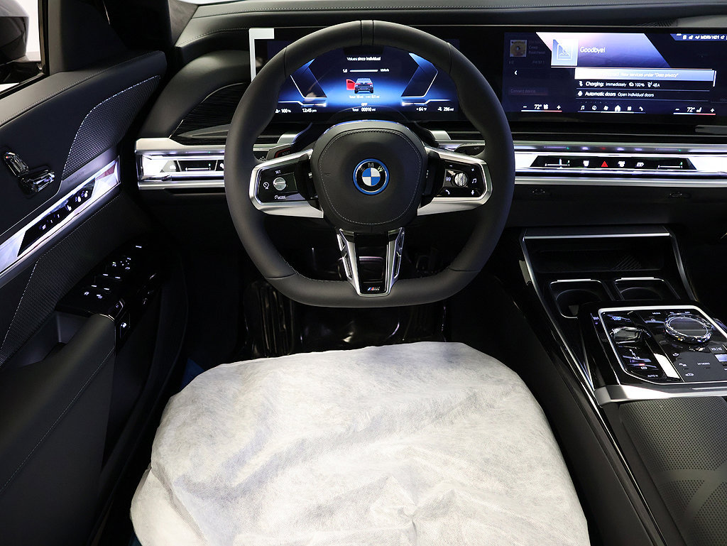 Used 2026 BMW i7 xDrive60 w/ Executive Package AWD/4WD image 6