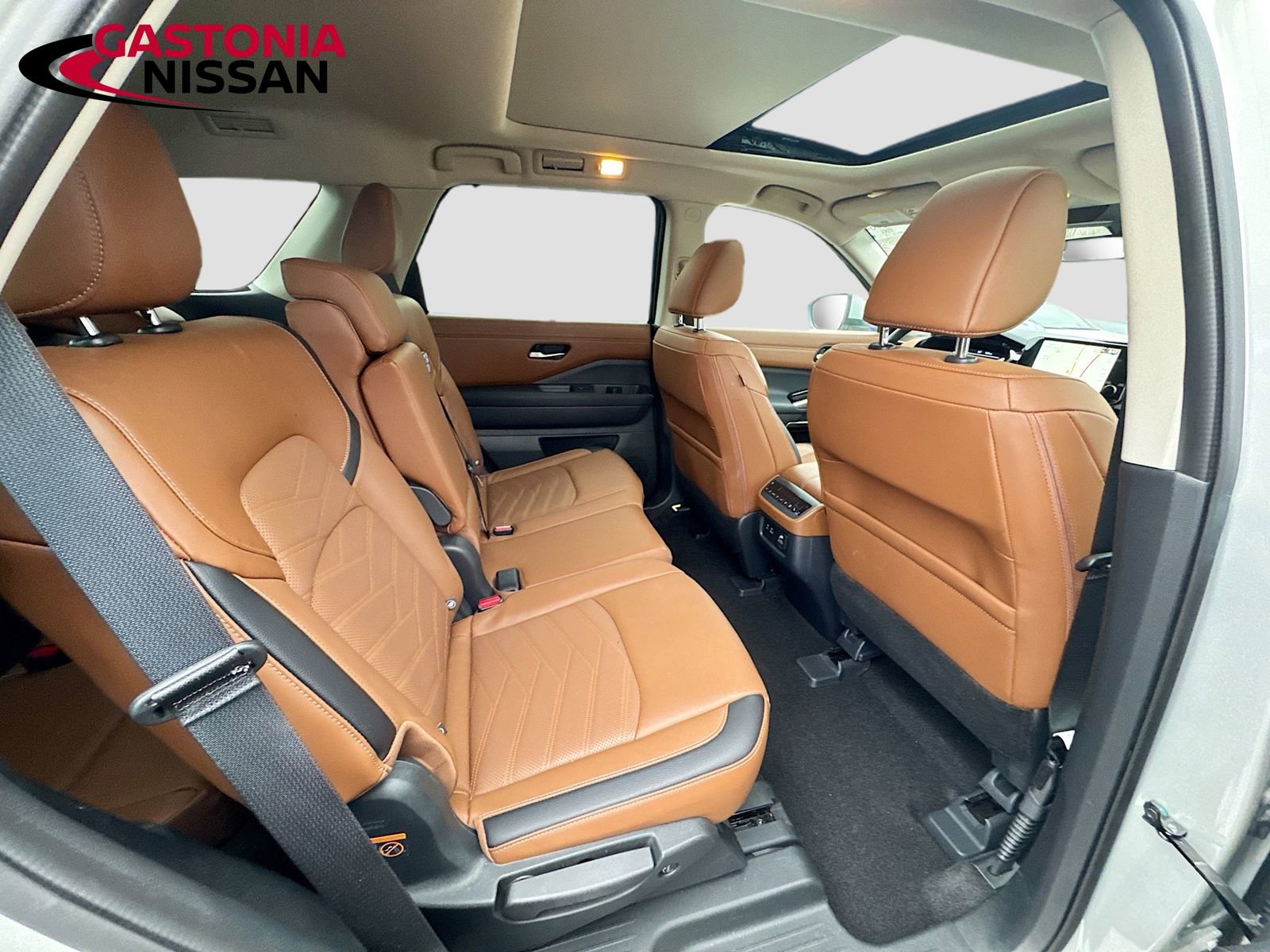 Used 2025 Nissan Pathfinder Platinum w/ Cargo Package image 37