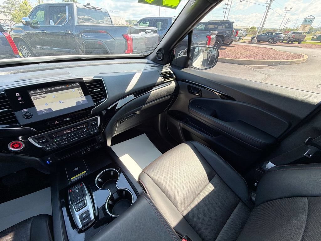 Used 2024 Honda Passport Black Edition image 11