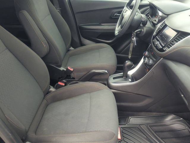 Used 2022 Chevrolet Trax LS w/ Tint and Cruise Package AWD/4WD image 25