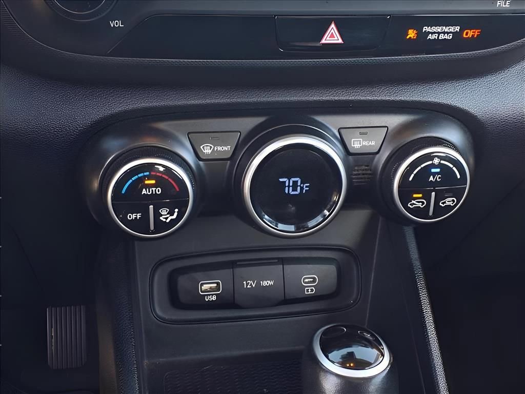 Used 2023 Hyundai Venue SEL image 10