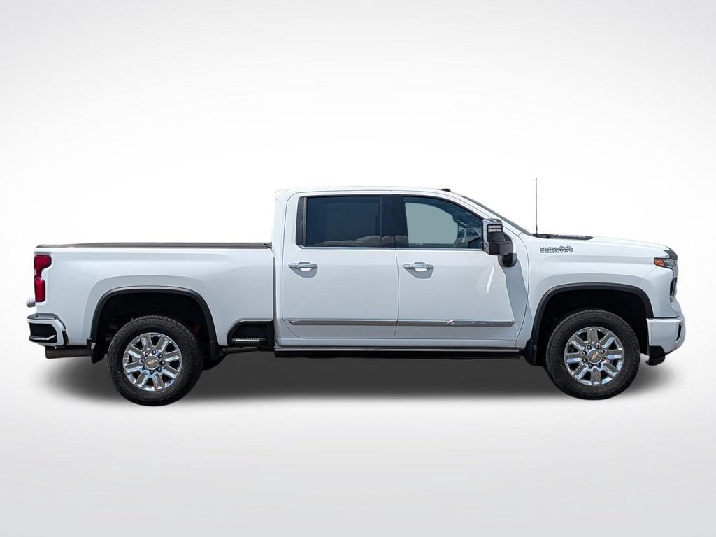 Used 2024 Chevrolet Silverado 3500 High Country w/ High Country Premium Package AWD/4WD image 2
