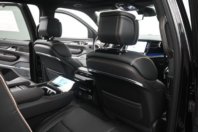 New 2026 Jeep Grand Wagoneer Summit AWD/4WD image 22