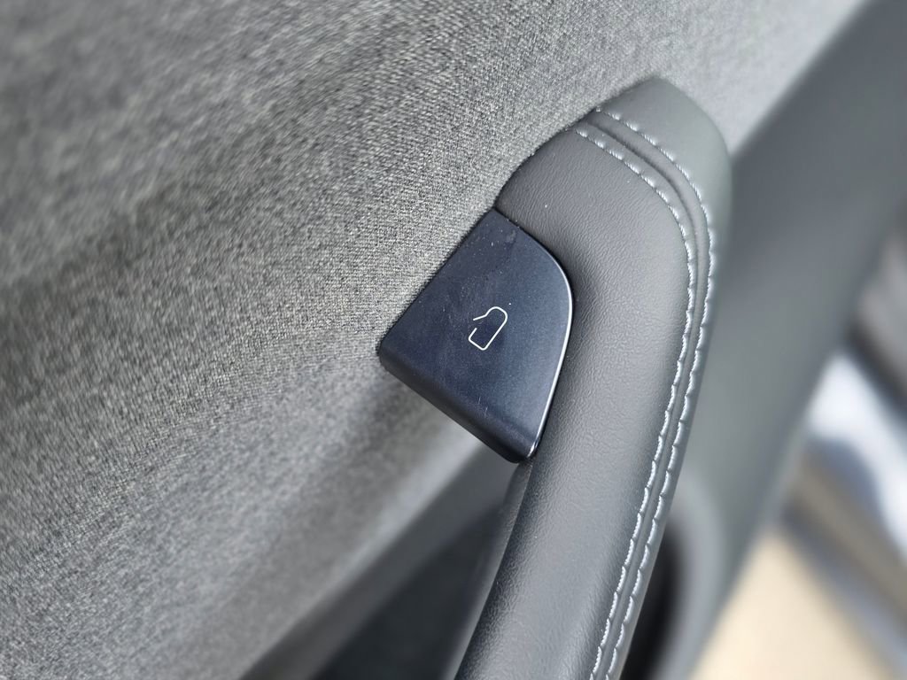 Used 2024 Tesla Model 3 Standard Range image 21