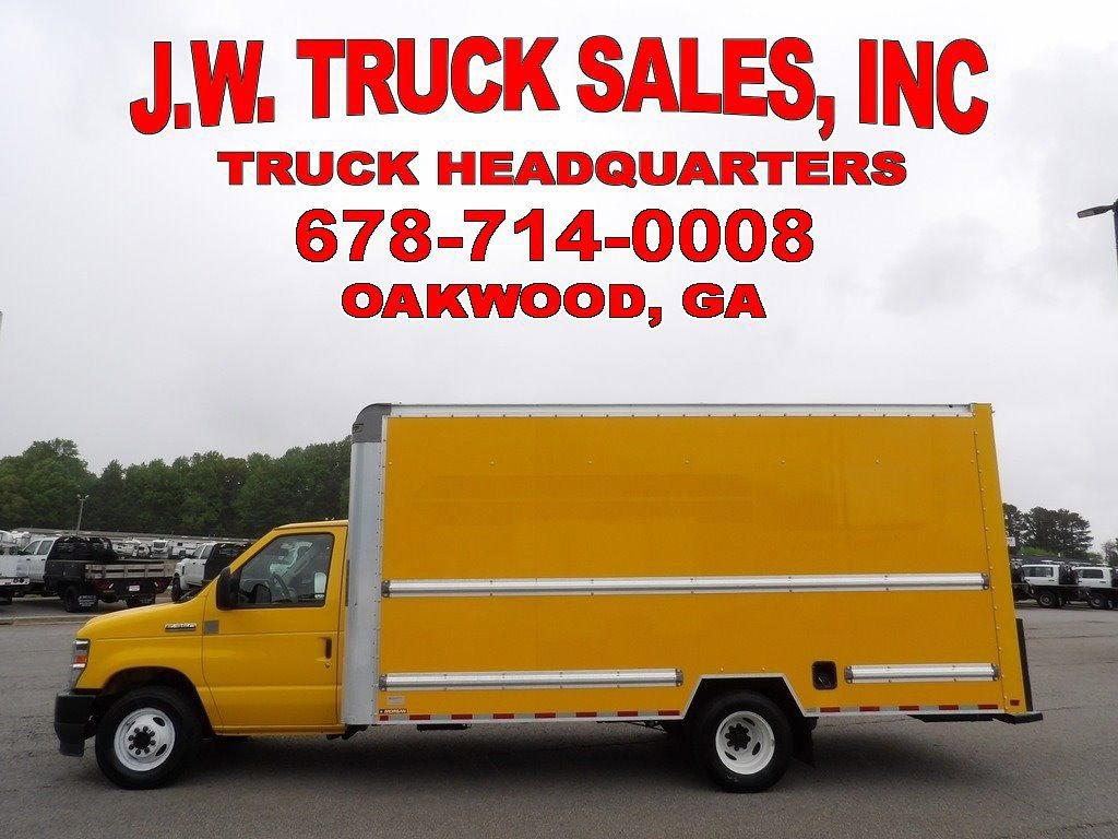 Used 2021 Ford E-350 and Econoline 350 Super Duty RWD image 2