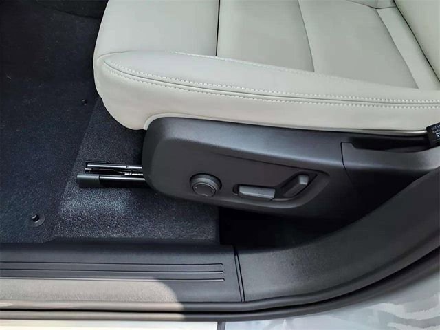 New 2026 Volvo XC40 B5 Plus w/ Protection Package Premier AWD/4WD image 10