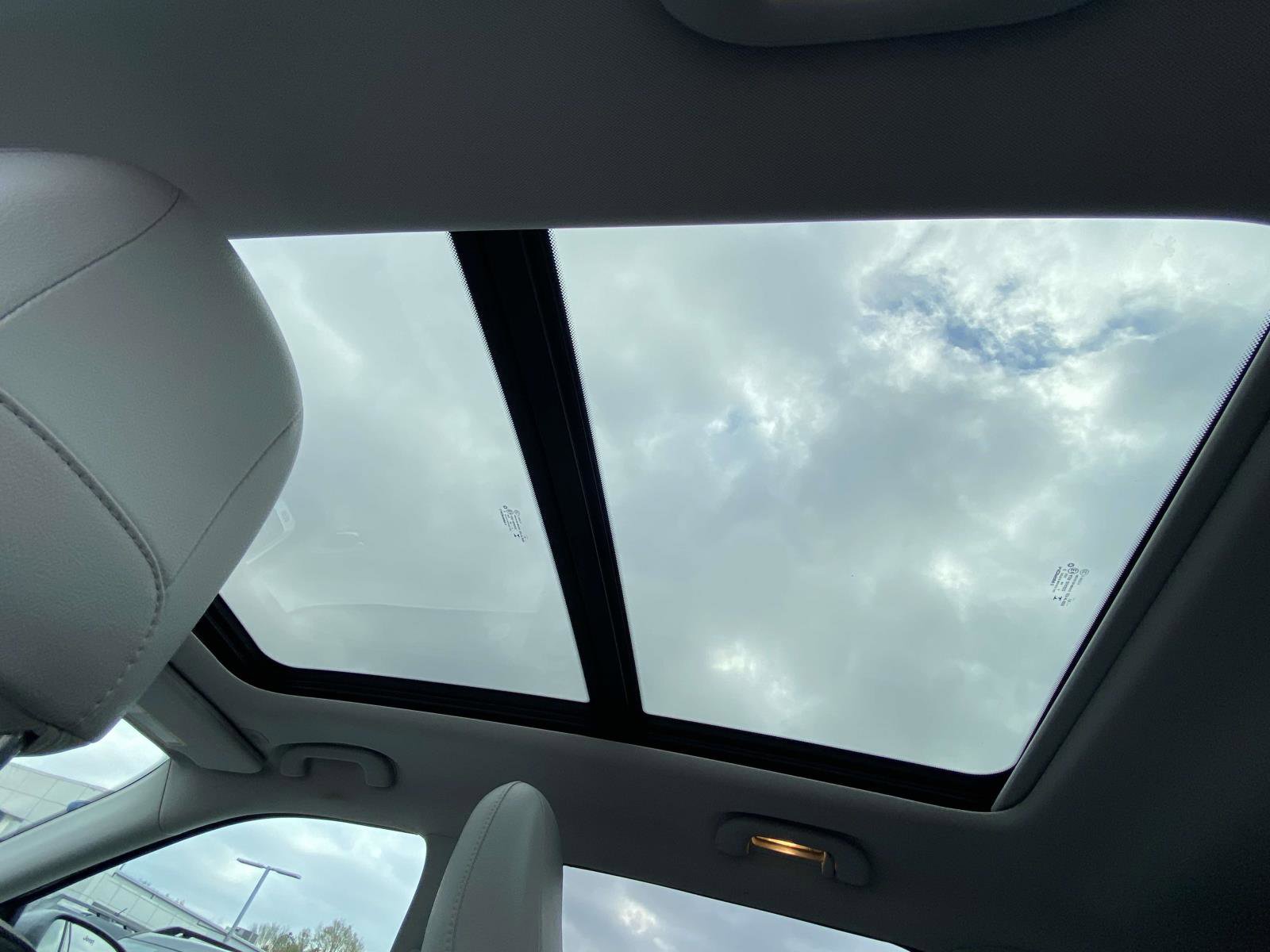 Used 2019 Jeep Compass Latitude image 17