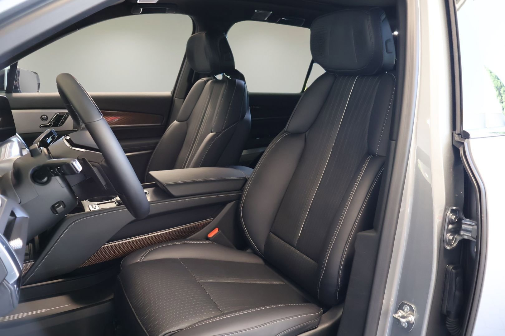 Certified 2026 Cadillac Vistiq Premium Luxury w/ LPO, Floor Liner Package AWD/4WD image 12