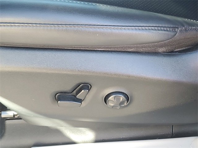 Used 2024 Chrysler Pacifica Touring-L image 23