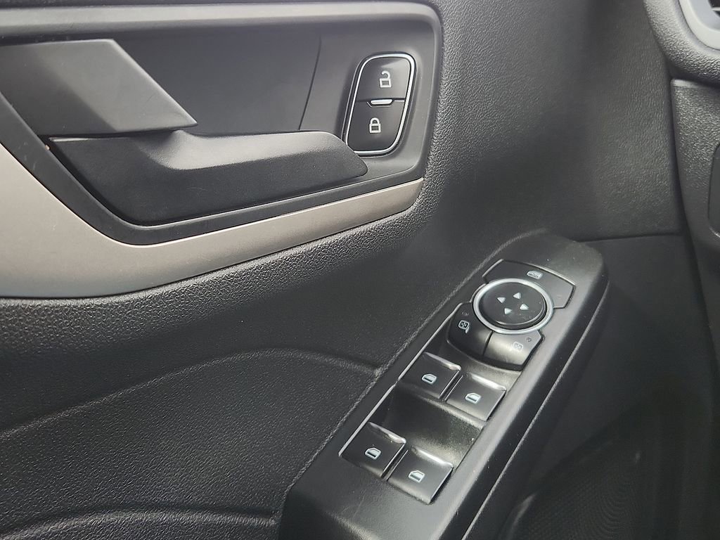 Used 2022 Ford Escape SE w/ SE Sport Appearance Package image 25