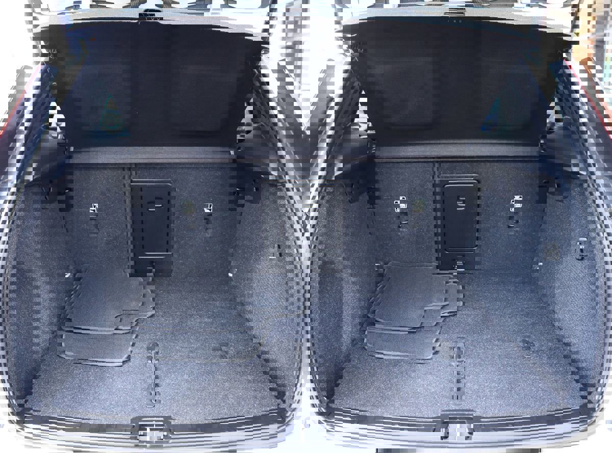 Used 2022 Volvo XC40 T4 Momentum image 15