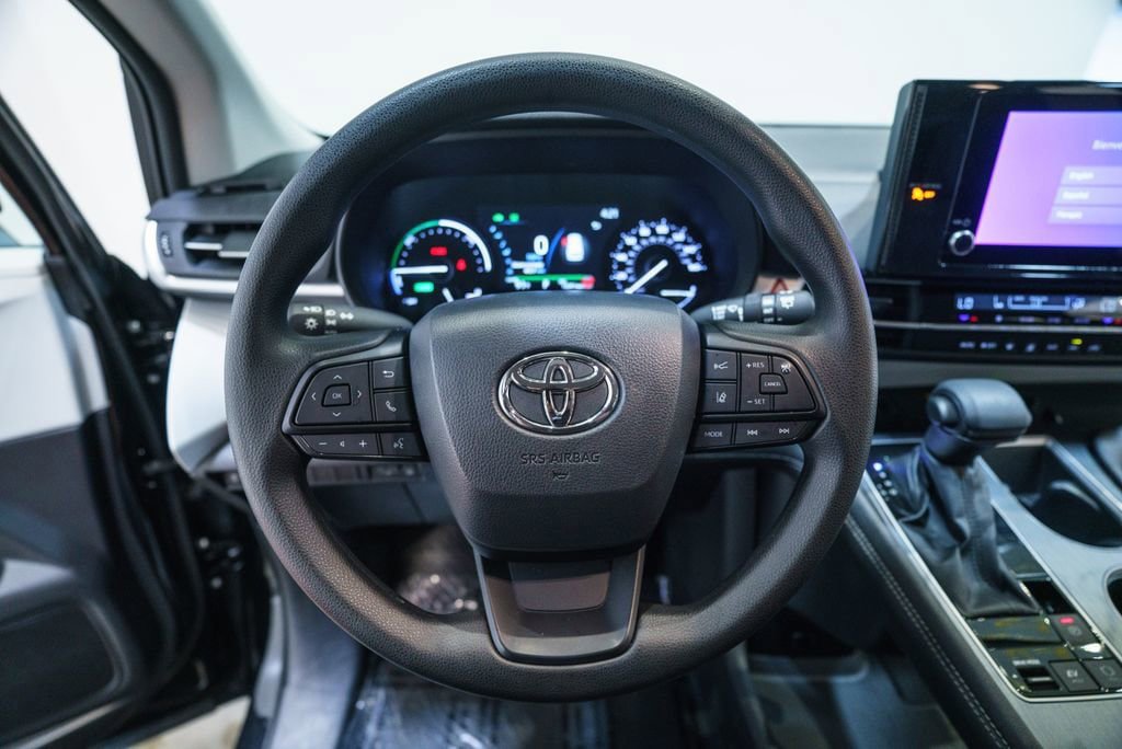 Certified 2026 Toyota Sienna LE FWD image 16