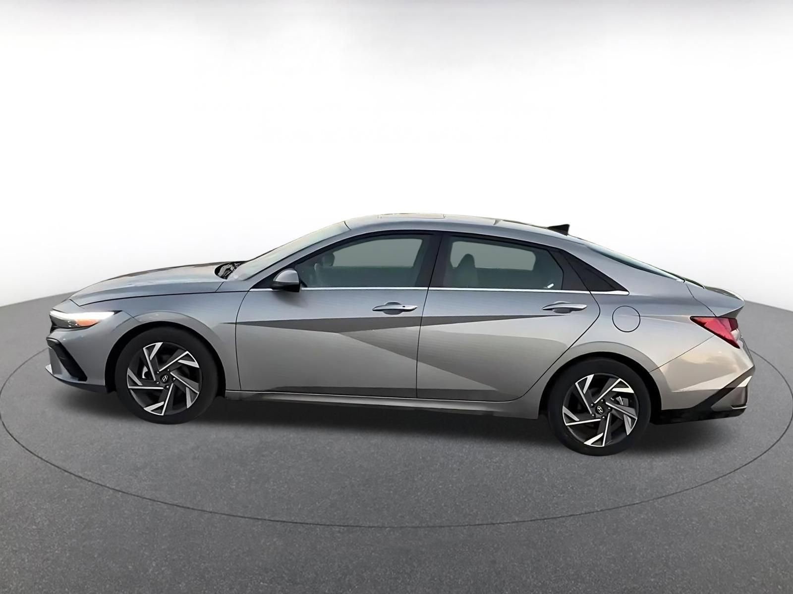 Used 2025 Hyundai Elantra SEL image 9