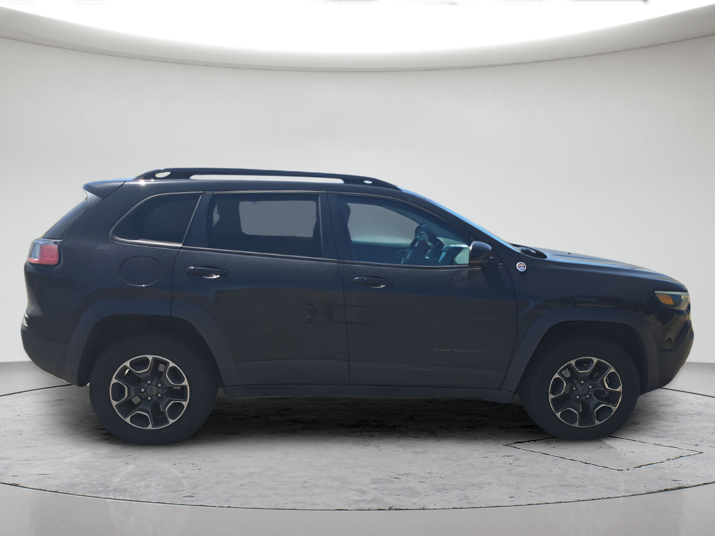 Used 2022 Jeep Cherokee Trailhawk w/ Trailer Tow Group AWD/4WD image 3