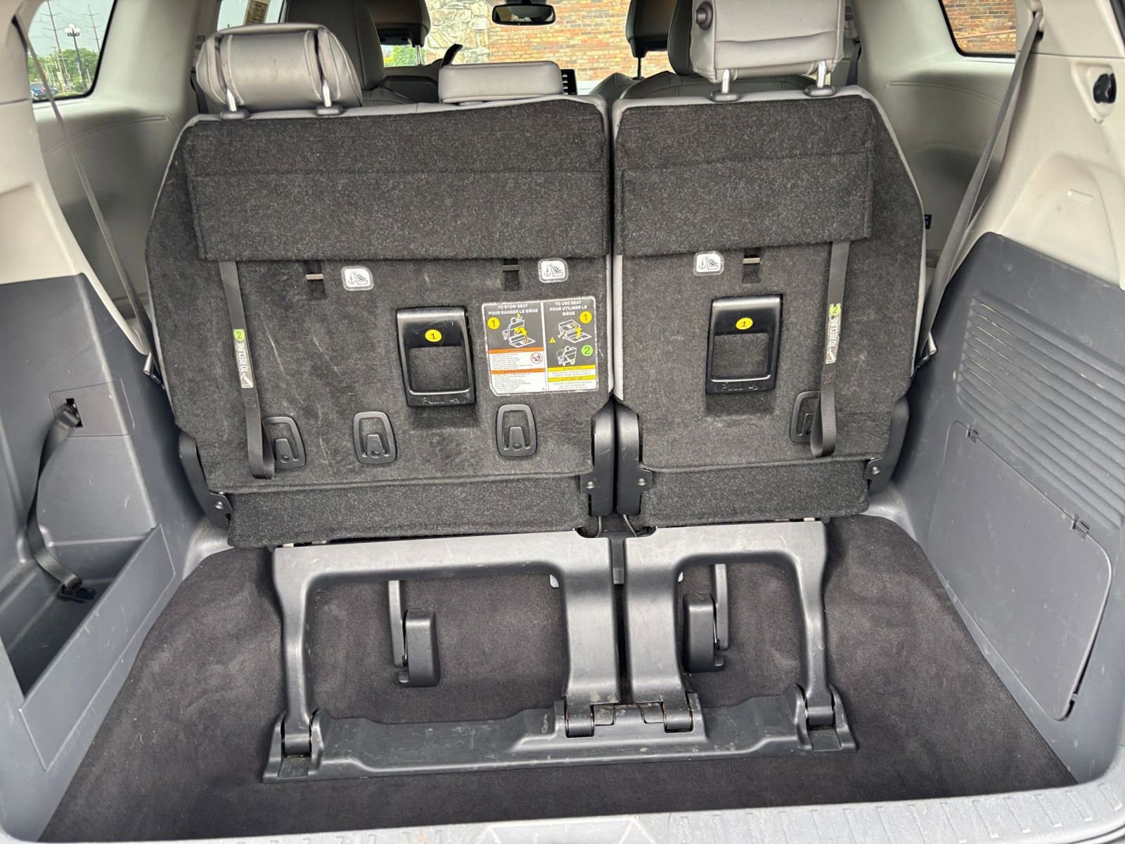Used 2024 Toyota Sienna XLE FWD image 33