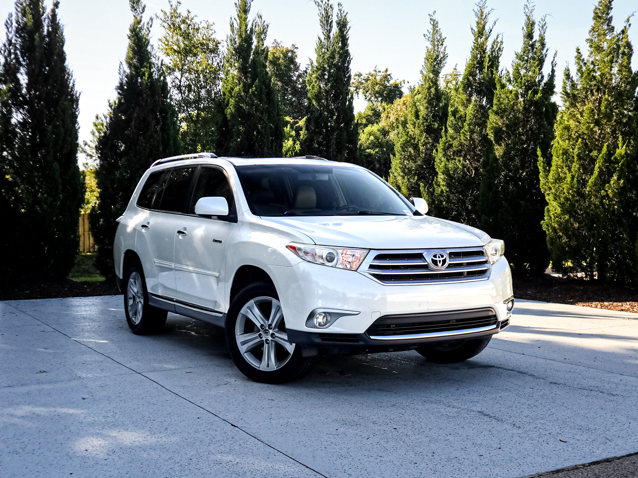 Used 2013 Toyota Highlander Limited FWD image 2