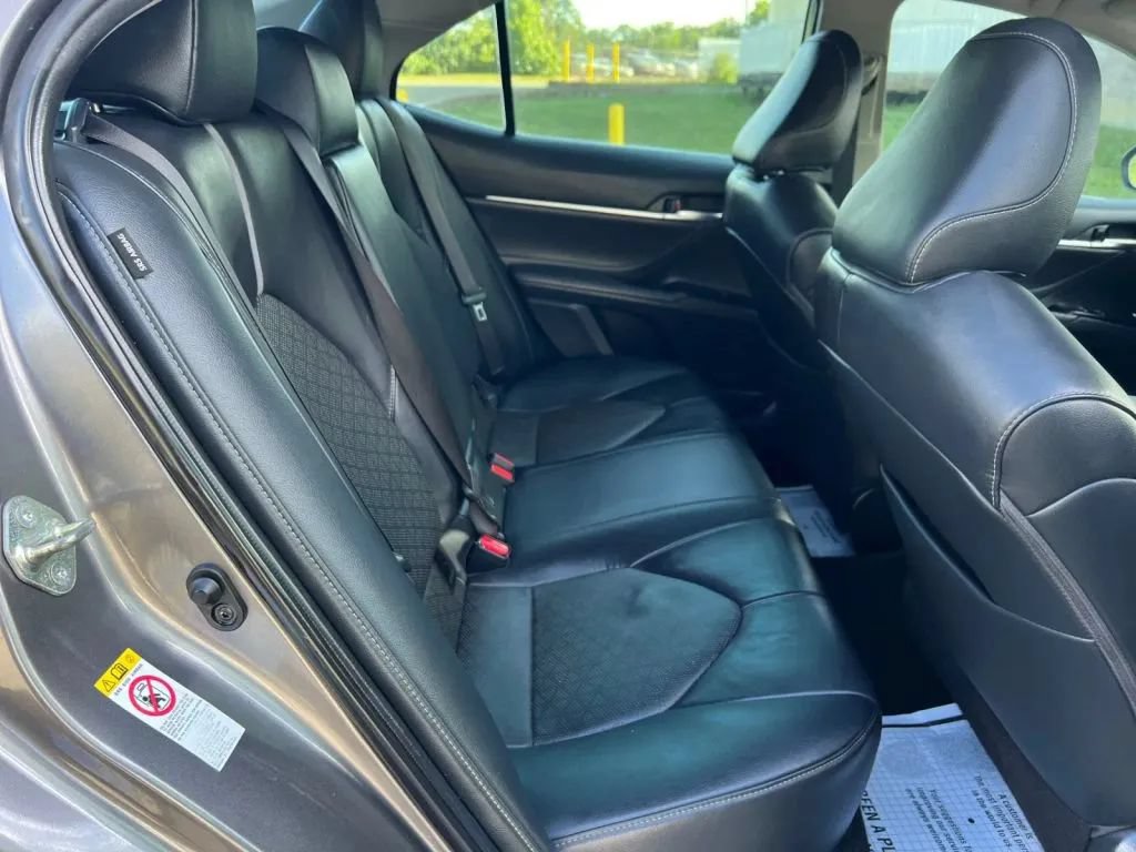 Used 2018 Toyota Camry XSE FWD image 18