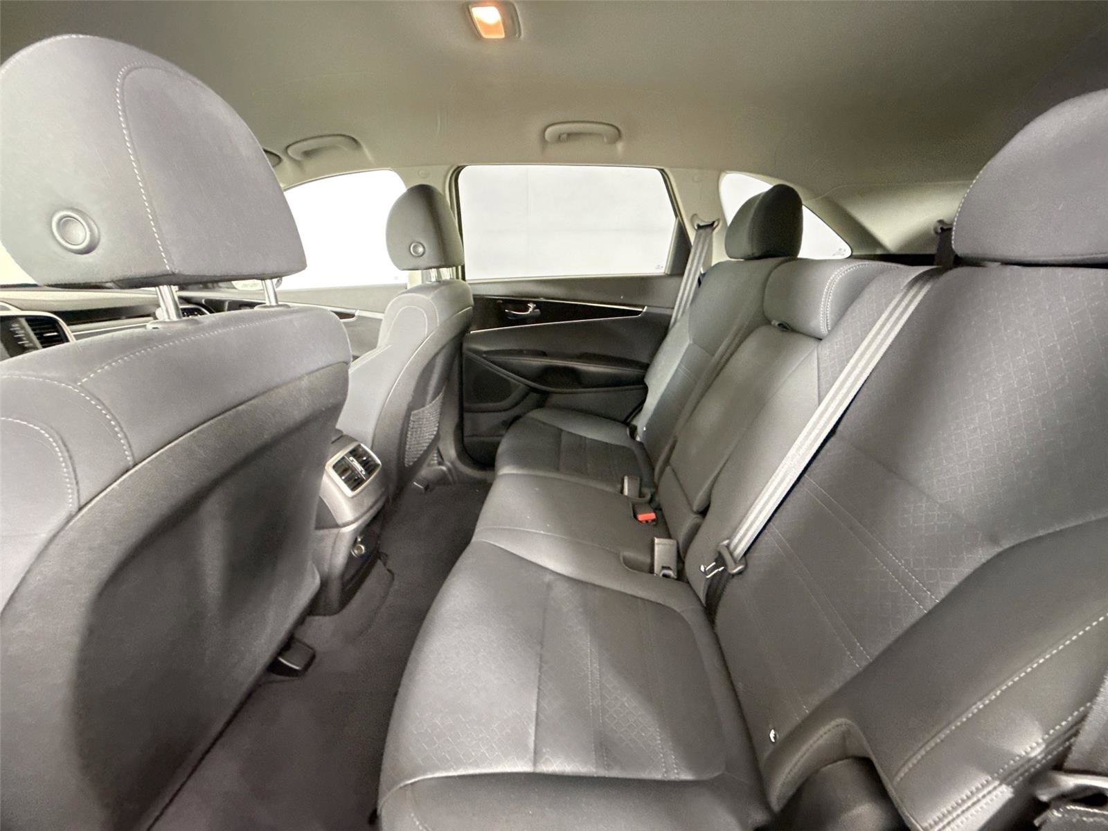 Used 2019 Kia Sorento L image 31