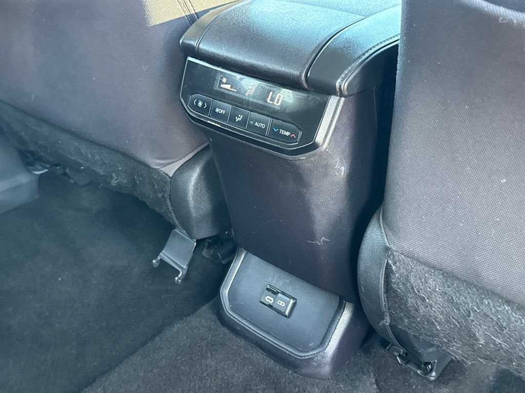 Used 2023 Toyota Highlander LE AWD/4WD image 18