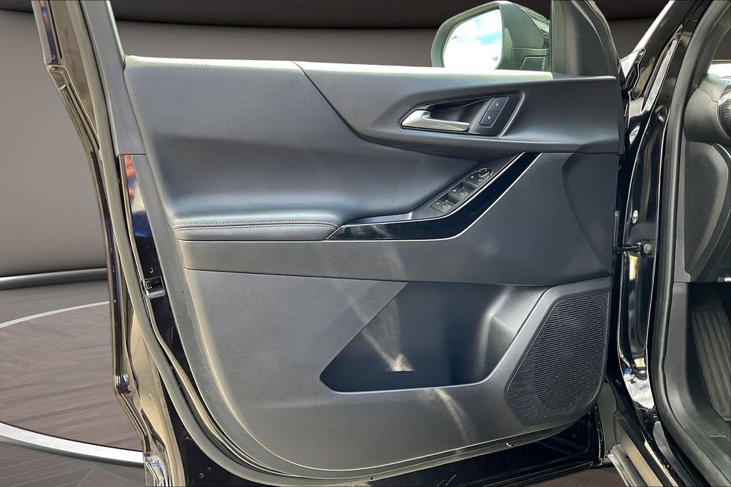Used 2025 Chevrolet Equinox LT FWD image 23