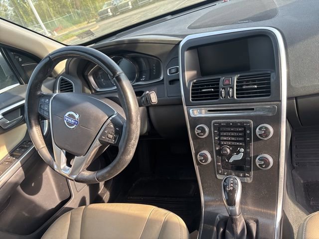 Used 2016 Volvo XC60 T6 Platinum w/ Climate Package image 11