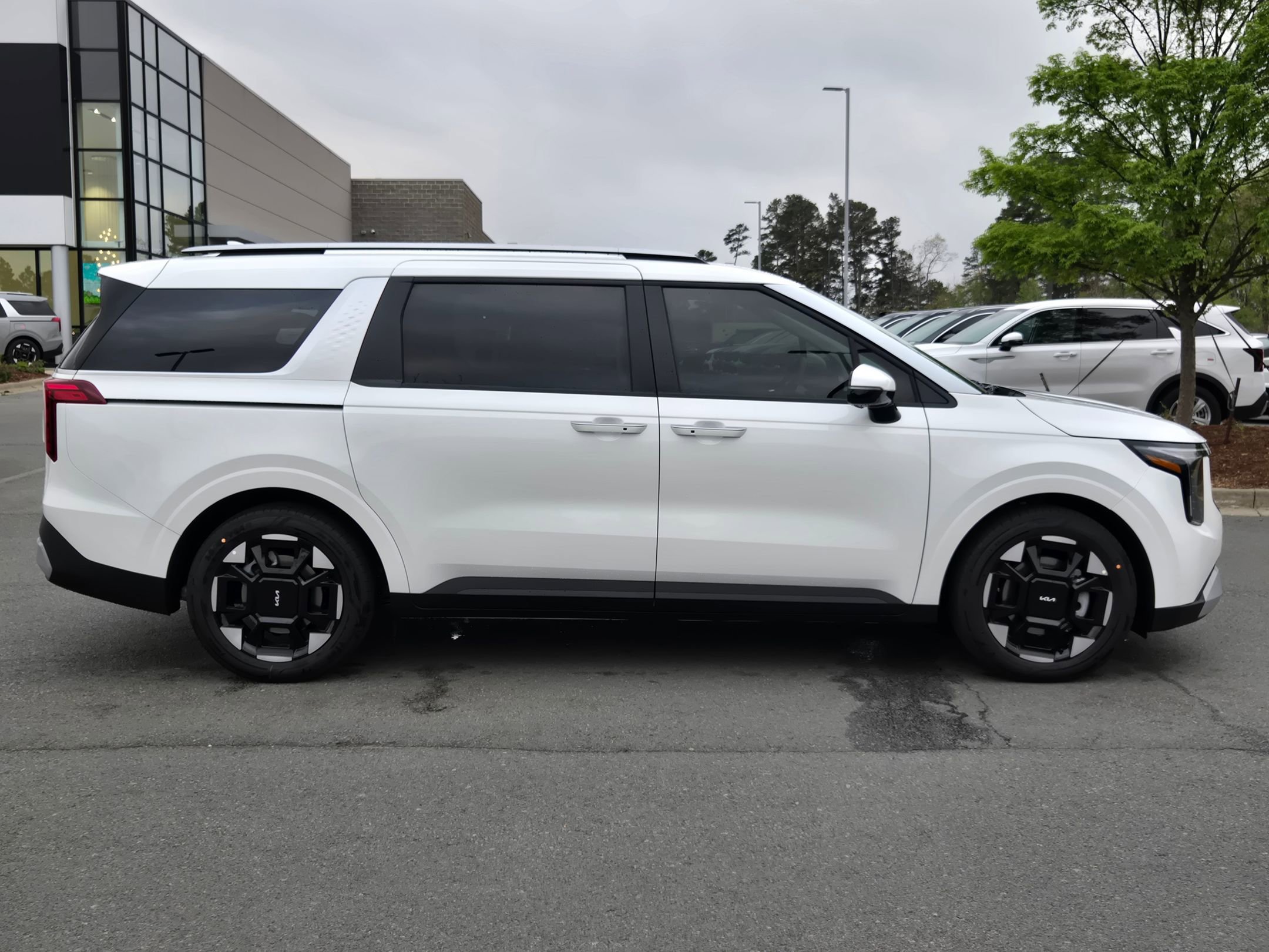 New 2026 Kia Carnival EX FWD image 8