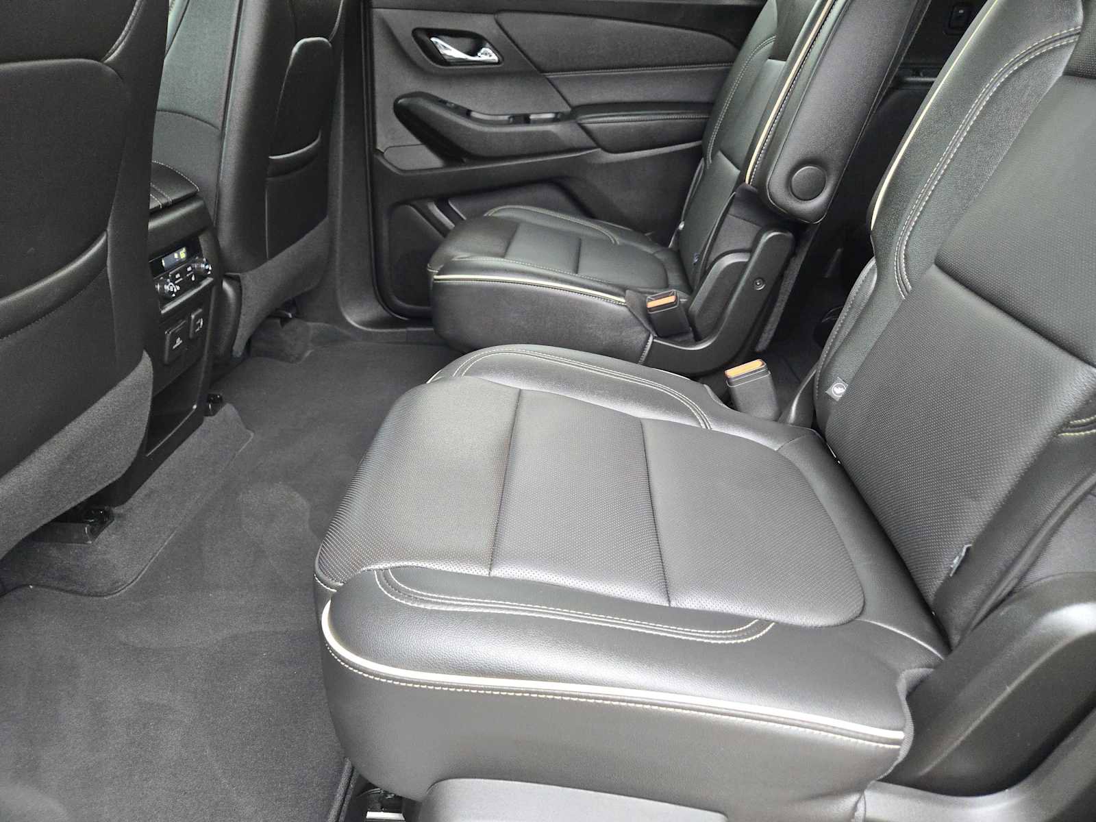 Certified 2023 Chevrolet Traverse Premier w/ Redline Edition image 28