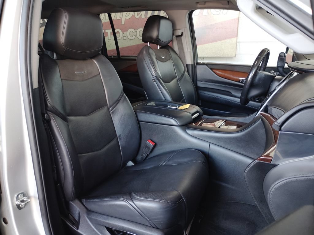 Used 2020 Cadillac Escalade ESV Luxury RWD image 13
