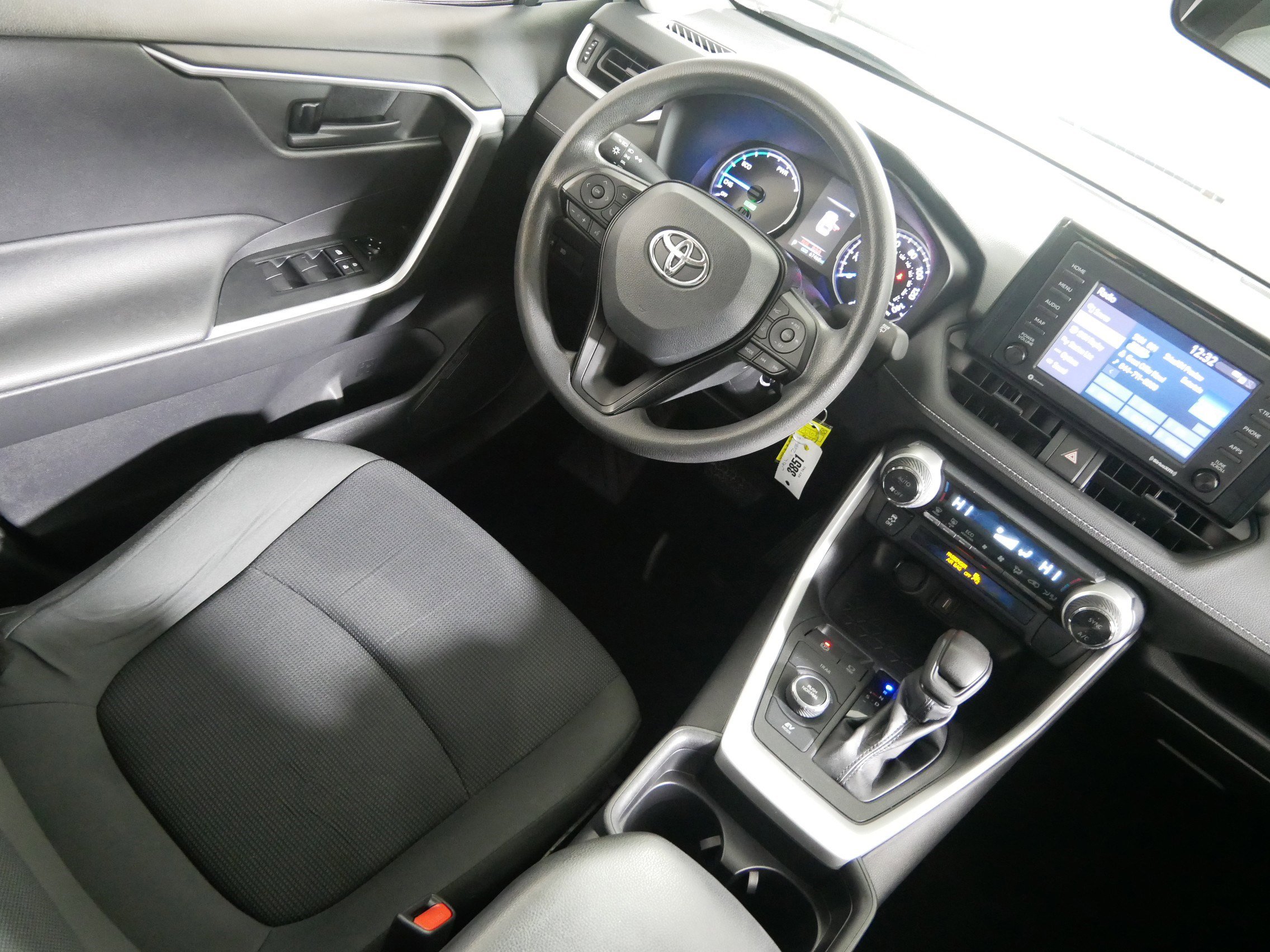 Used 2021 Toyota RAV4 LE AWD/4WD image 9