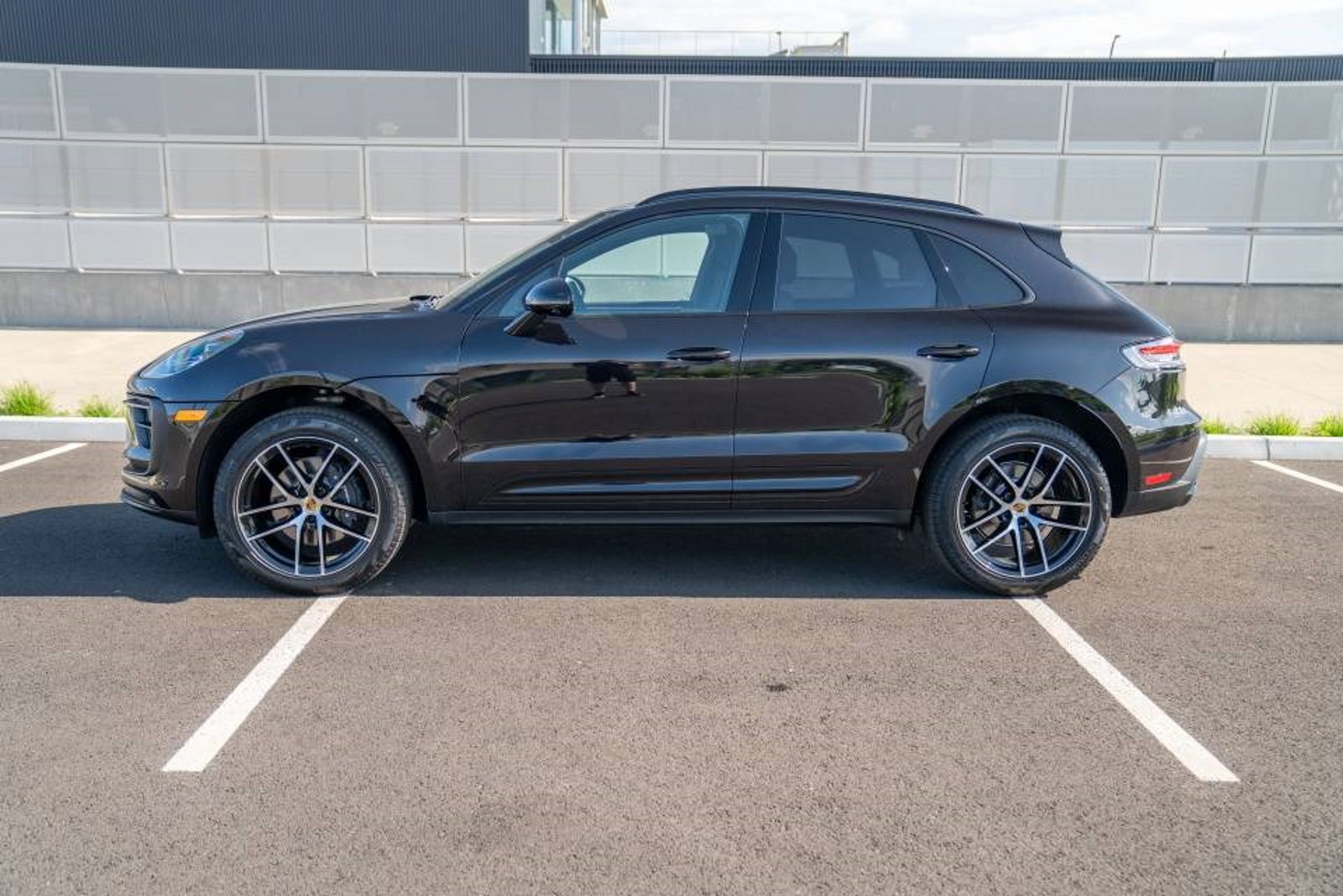New 2026 Porsche Macan AWD/4WD image 2