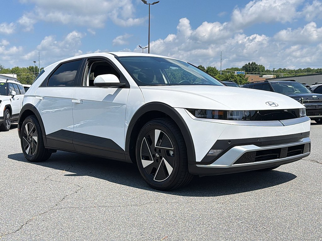 Certified 2025 Hyundai Ioniq 5 SE RWD image 3