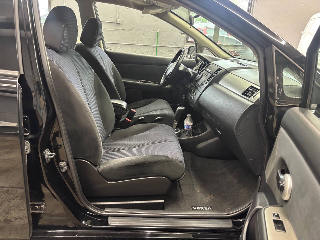 Used 2011 Nissan Versa Hatchback w/ Premium Pkg FWD image 13